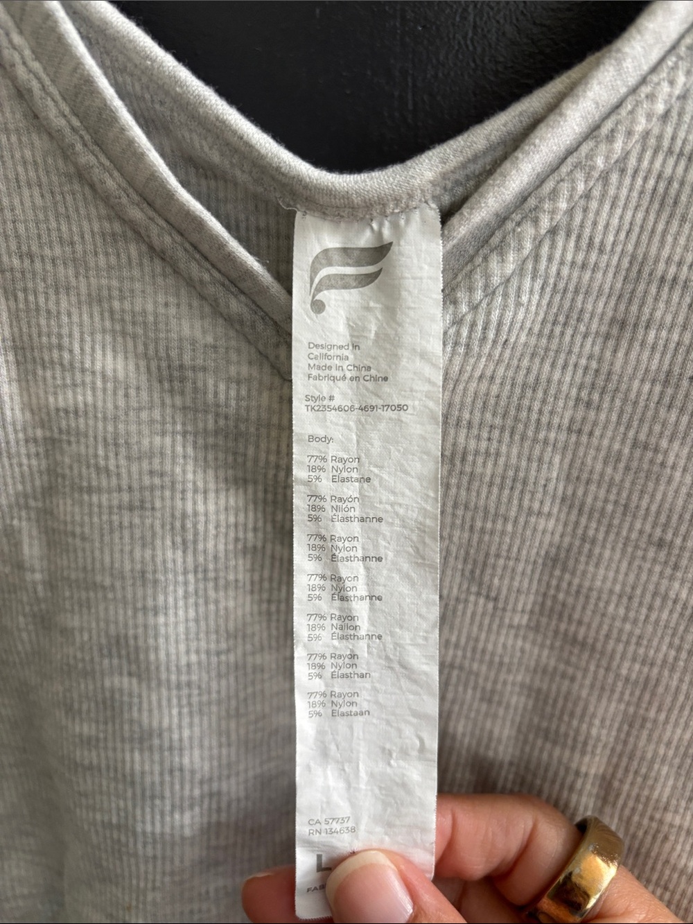 ❤️Fabletics Light Gray Ribbed V-Neck Cropped Tank - Picture 2 of 3